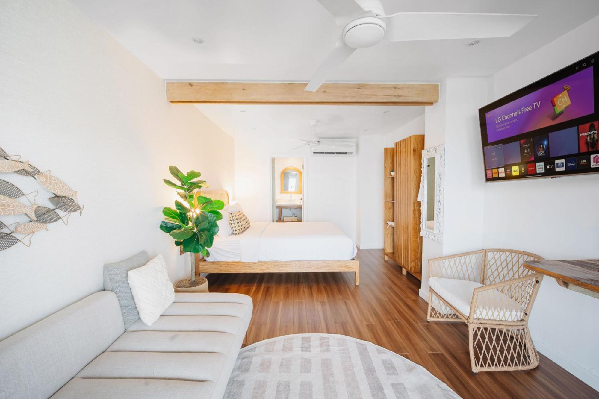 The Beach House Boutique Hotel West End Exterior photo